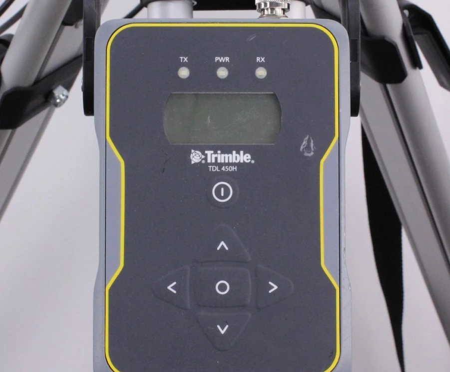 Rádio Base UHF TRIMBLE TDL 450H<br /><strong>com 14 canais selecionáveis;</strong>